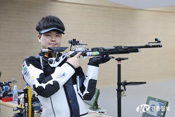 “청각장애 딛고 국가대표로”…사격선수 김우림, 한계를 넘은 도전